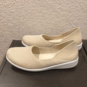 Knit, cream, flat loafers, size 6 or 37